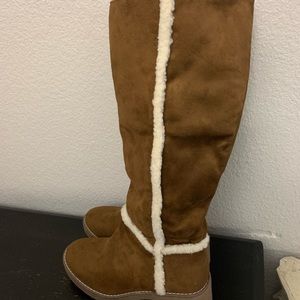 Brown Boots with White Lining